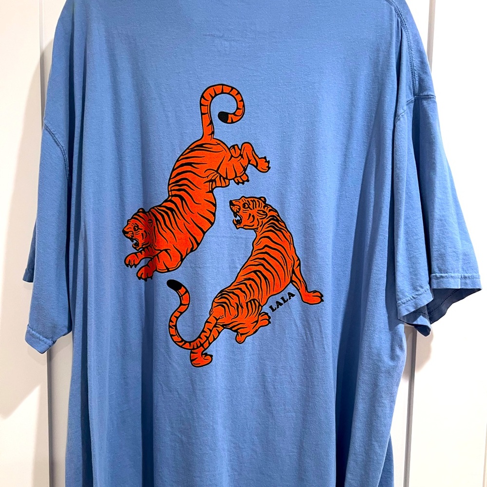 LALA oversized tee